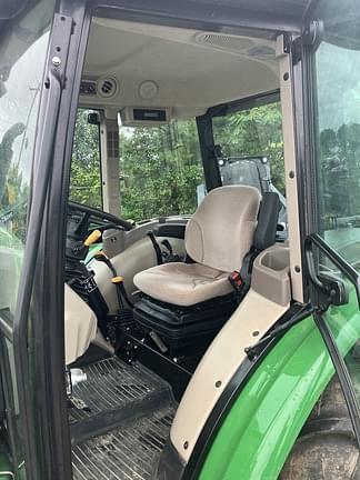 Image of John Deere 5055E equipment image 4