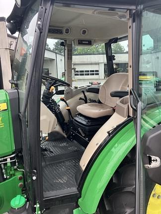 Image of John Deere 5055E equipment image 2
