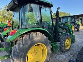 Image of John Deere 5055E equipment image 4