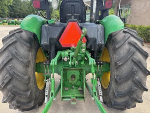 Image of John Deere 5055E equipment image 3