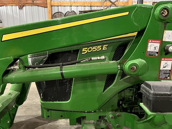 Image of John Deere 5055E equipment image 4