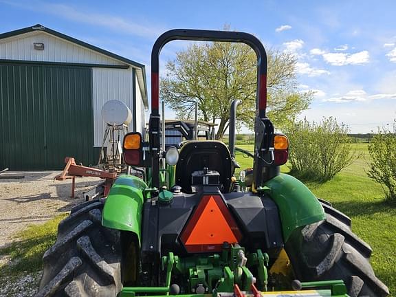 Image of John Deere 5055E equipment image 3