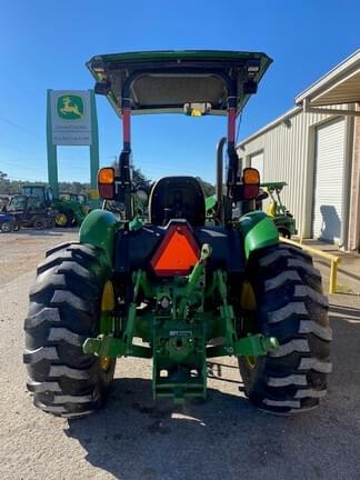 Image of John Deere 5055E equipment image 3