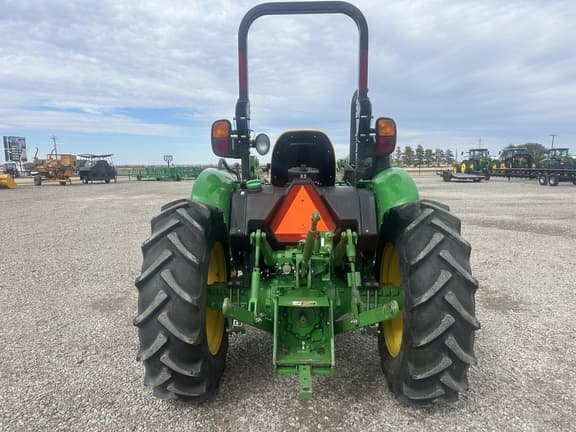 Image of John Deere 5055E equipment image 3