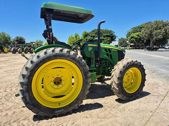 Image of John Deere 5055E equipment image 4