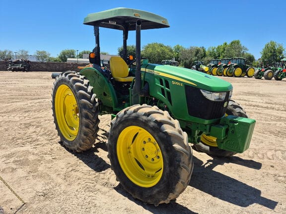 2018 John Deere 5055E Equipment Image0