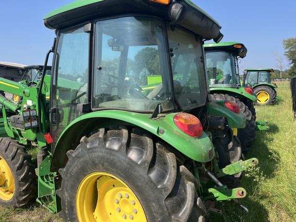 Image of John Deere 5055E equipment image 4