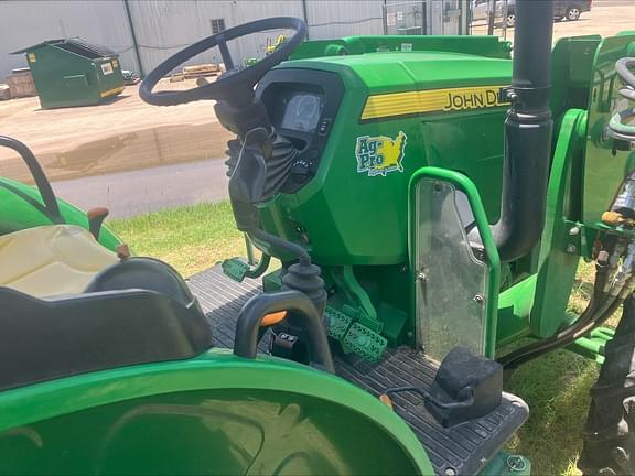 Image of John Deere 5055E equipment image 3