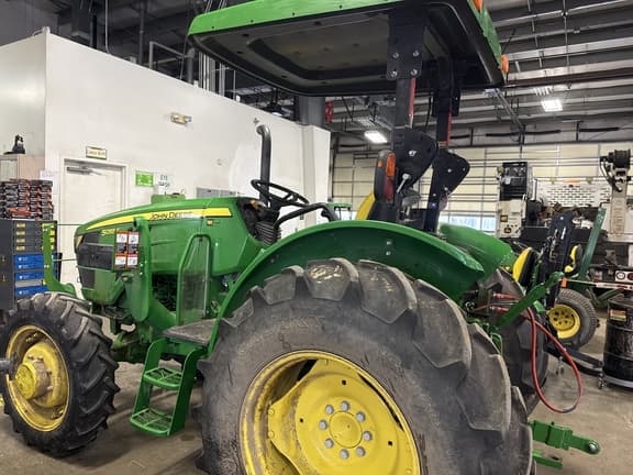 Image of John Deere 5055E equipment image 4