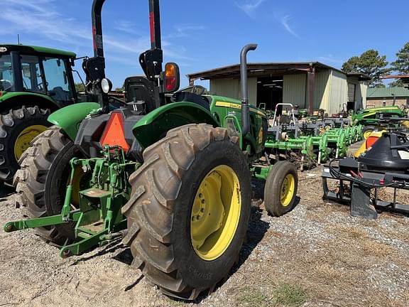 Image of John Deere 5055E equipment image 3