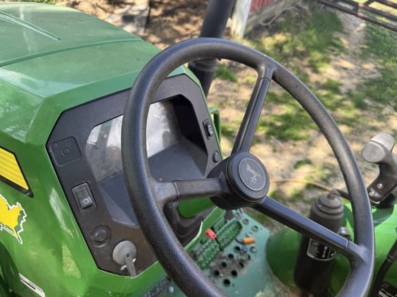 Image of John Deere 5055E equipment image 4