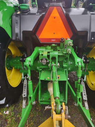 Image of John Deere 5055E equipment image 2