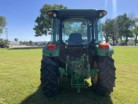 Image of John Deere 5065E equipment image 4