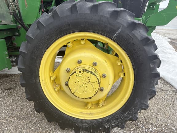 Image of John Deere 5065E equipment image 4