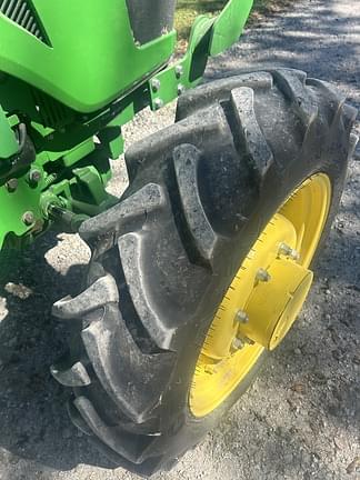 Image of John Deere 5065E equipment image 4