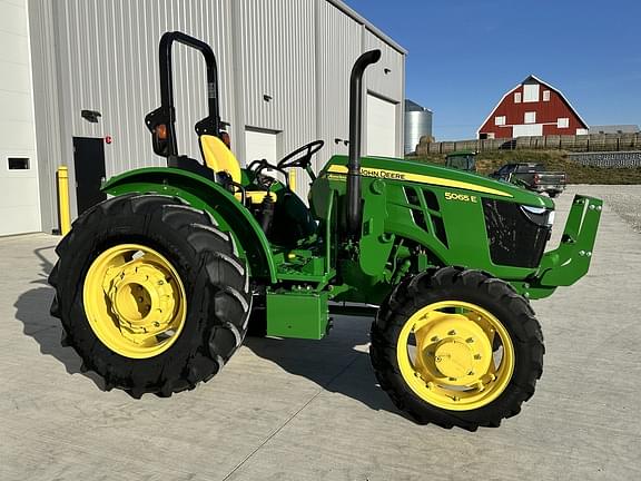 Image of John Deere 5065E equipment image 2