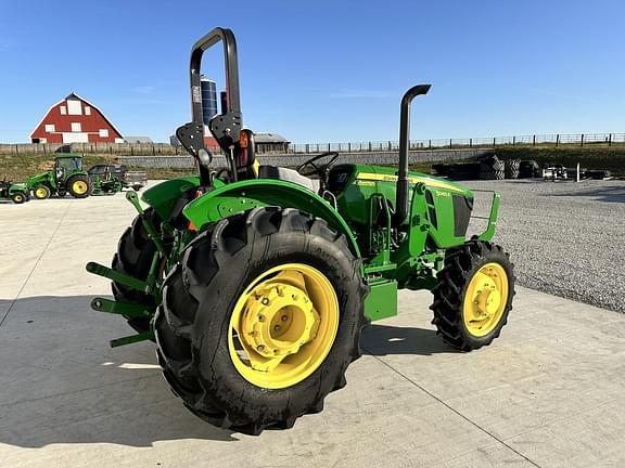 Image of John Deere 5065E equipment image 3