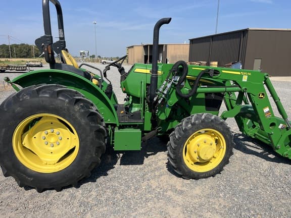 Image of John Deere 5065E equipment image 3