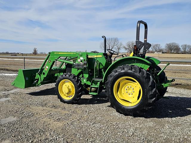 Image of John Deere 5065E equipment image 3