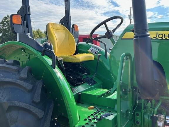 Image of John Deere 5065E equipment image 3