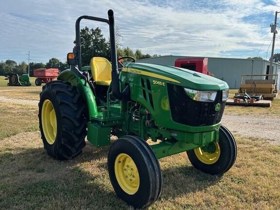 Image of John Deere 5065E equipment image 1