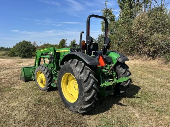 Image of John Deere 5065E equipment image 4
