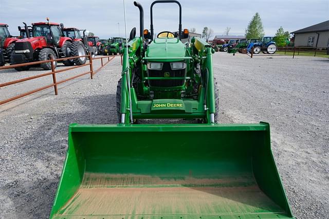 Image of John Deere 5065E equipment image 3