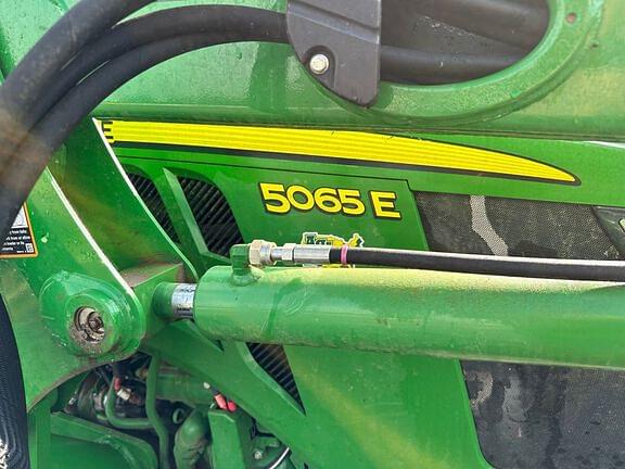 Image of John Deere 5065E equipment image 3