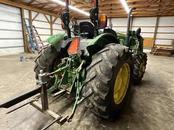 Image of John Deere 5065E equipment image 4