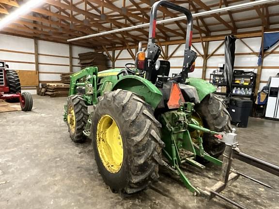 Image of John Deere 5065E equipment image 3