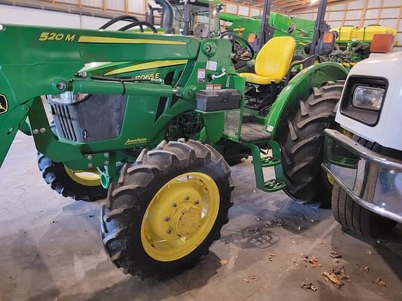 Image of John Deere 5065E equipment image 3