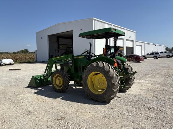 Image of John Deere 5065E equipment image 4