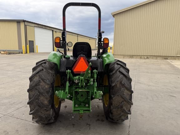 Image of John Deere 5065E equipment image 3