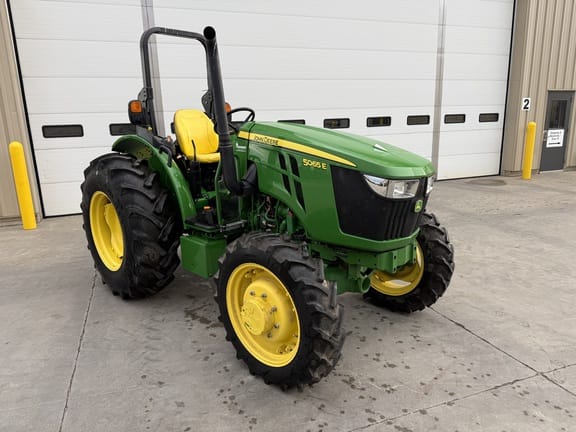 2018 John Deere 5065E Equipment Image0