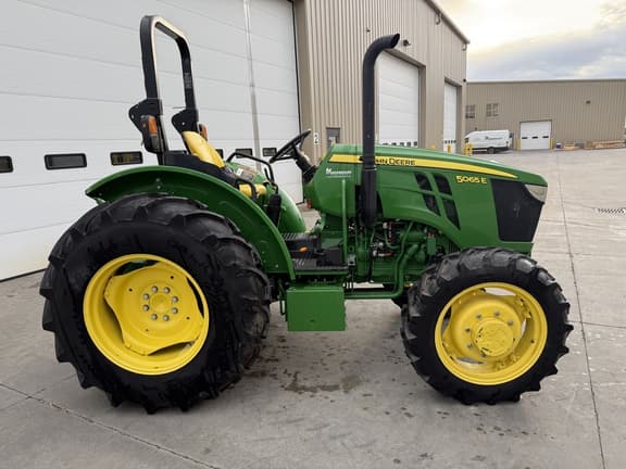 Image of John Deere 5065E equipment image 1