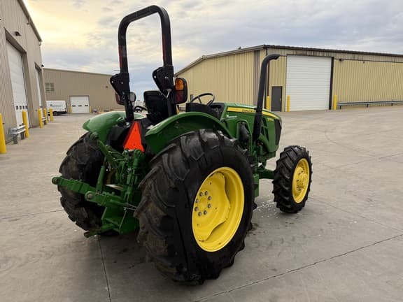 Image of John Deere 5065E equipment image 2