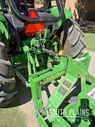 Image of John Deere 5065E equipment image 4
