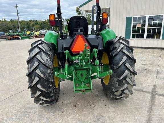 Image of John Deere 5065E equipment image 3