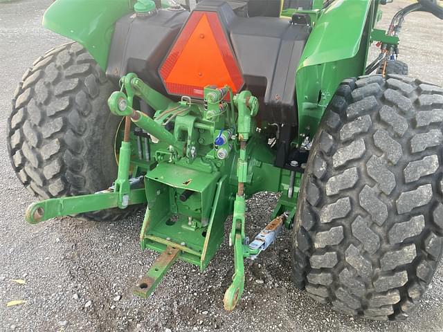 Image of John Deere 5065E equipment image 4