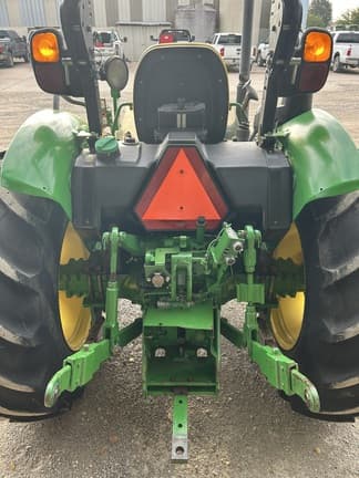 Image of John Deere 5065E equipment image 4