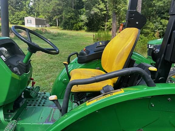 Image of John Deere 5065E equipment image 4