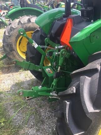 Image of John Deere 5065E equipment image 2
