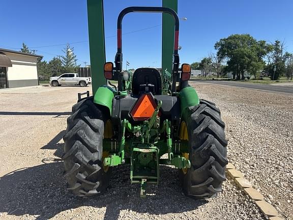 Image of John Deere 5065E equipment image 3