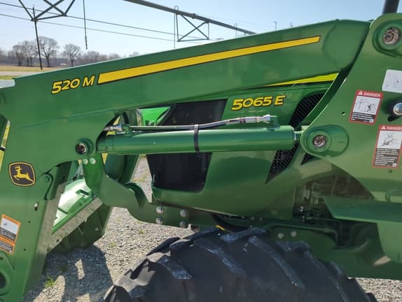 Image of John Deere 5065E equipment image 1