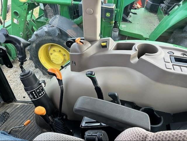 Image of John Deere 5065E equipment image 3