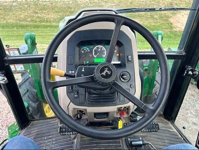 Image of John Deere 5065E equipment image 4