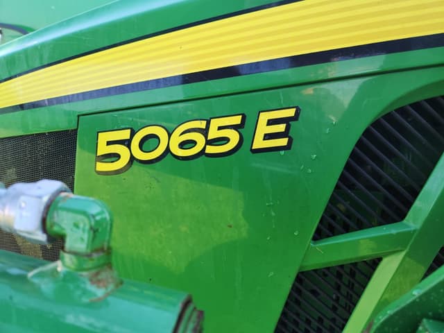 Image of John Deere 5065E equipment image 4