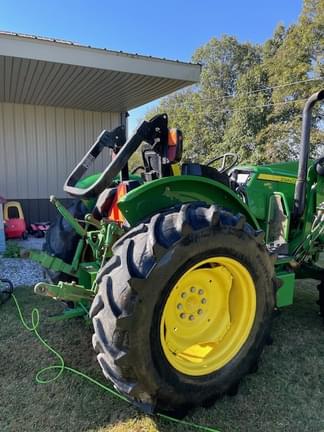Image of John Deere 5065E equipment image 2