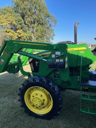 Image of John Deere 5065E equipment image 4
