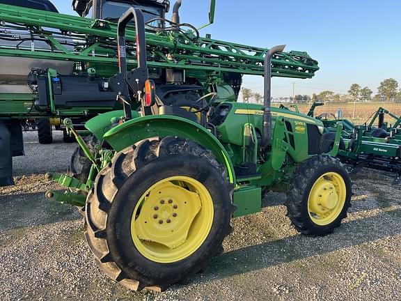 Image of John Deere 5065E equipment image 3